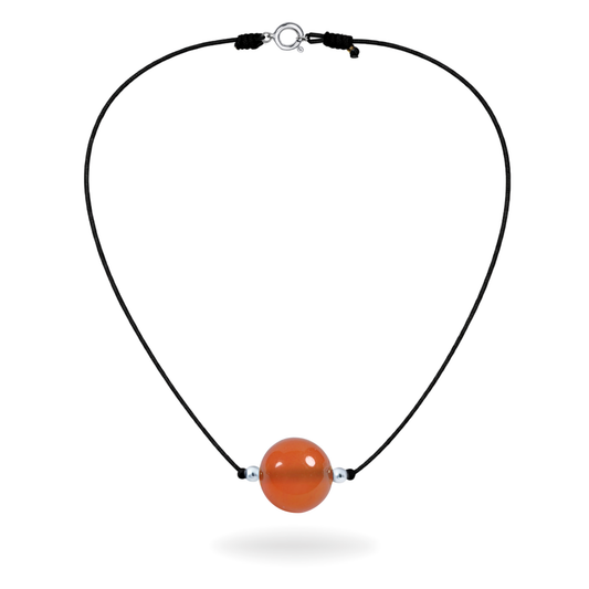 Collier en cornaline symbole d'émancipation