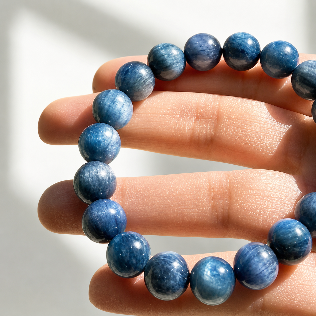 Bracelet en kyanite de la frustration