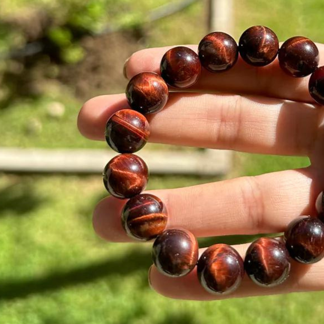 Bracelet minimaliste œil de tigre rouge.