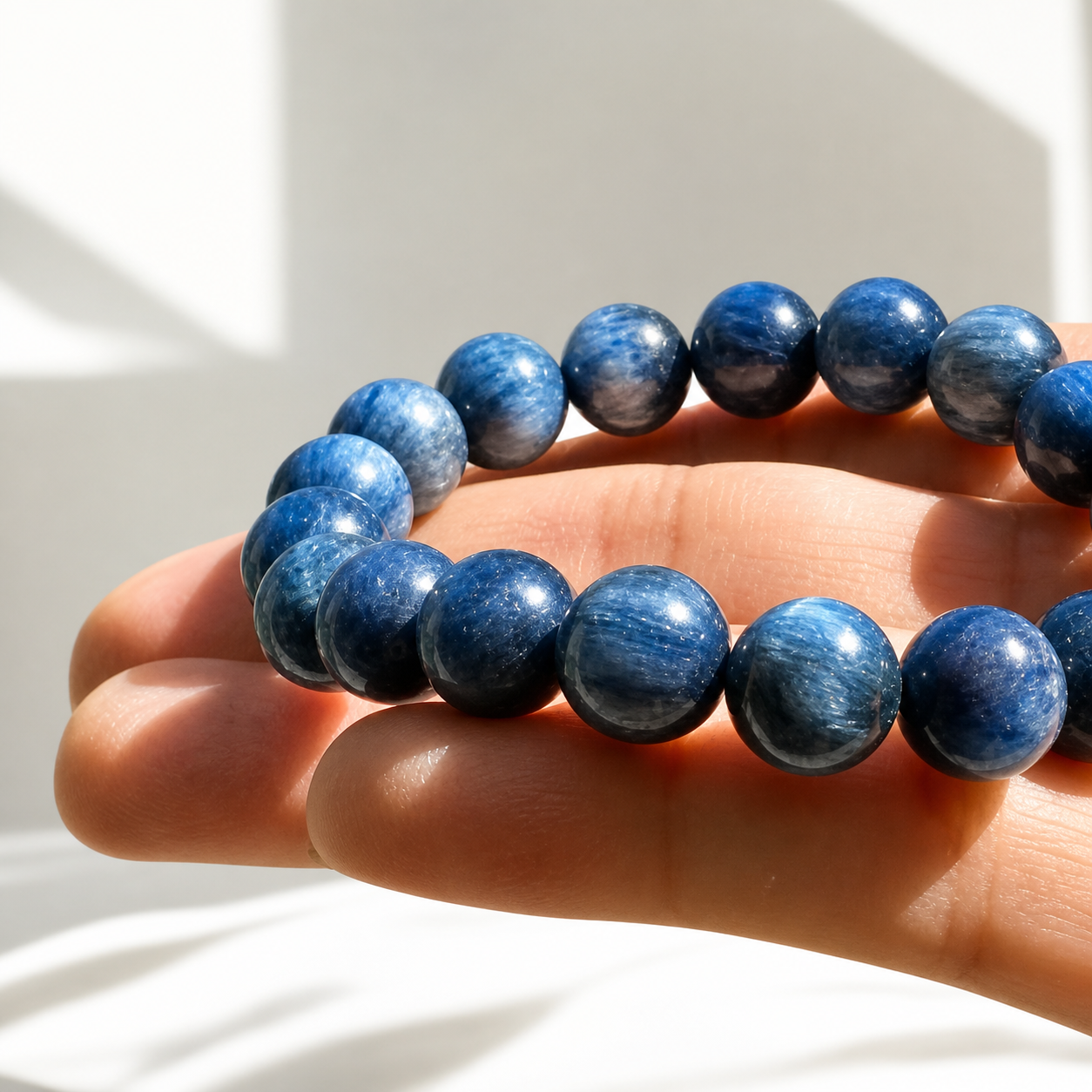 Bracelet en kyanite de la frustration