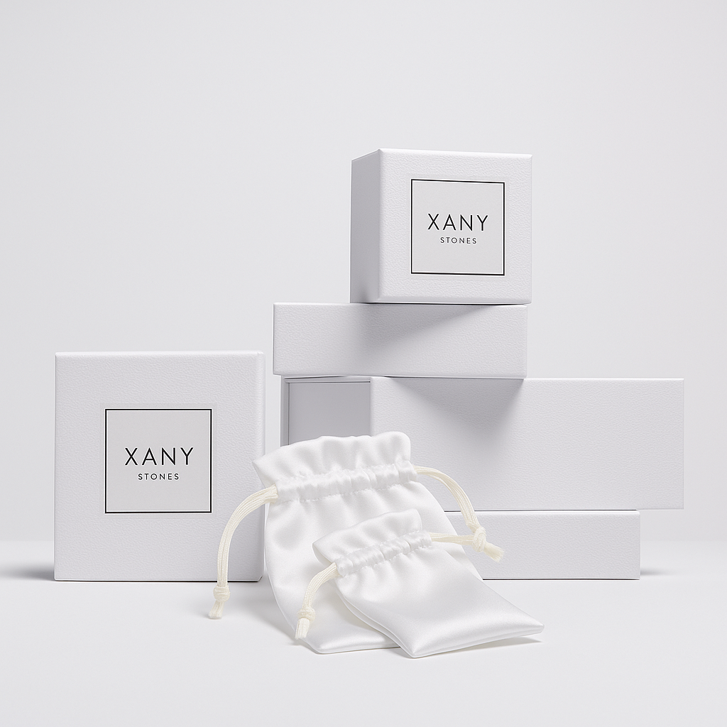 Caja premium de presentación para la pulsera de fosfosiderita de Xany Stones.