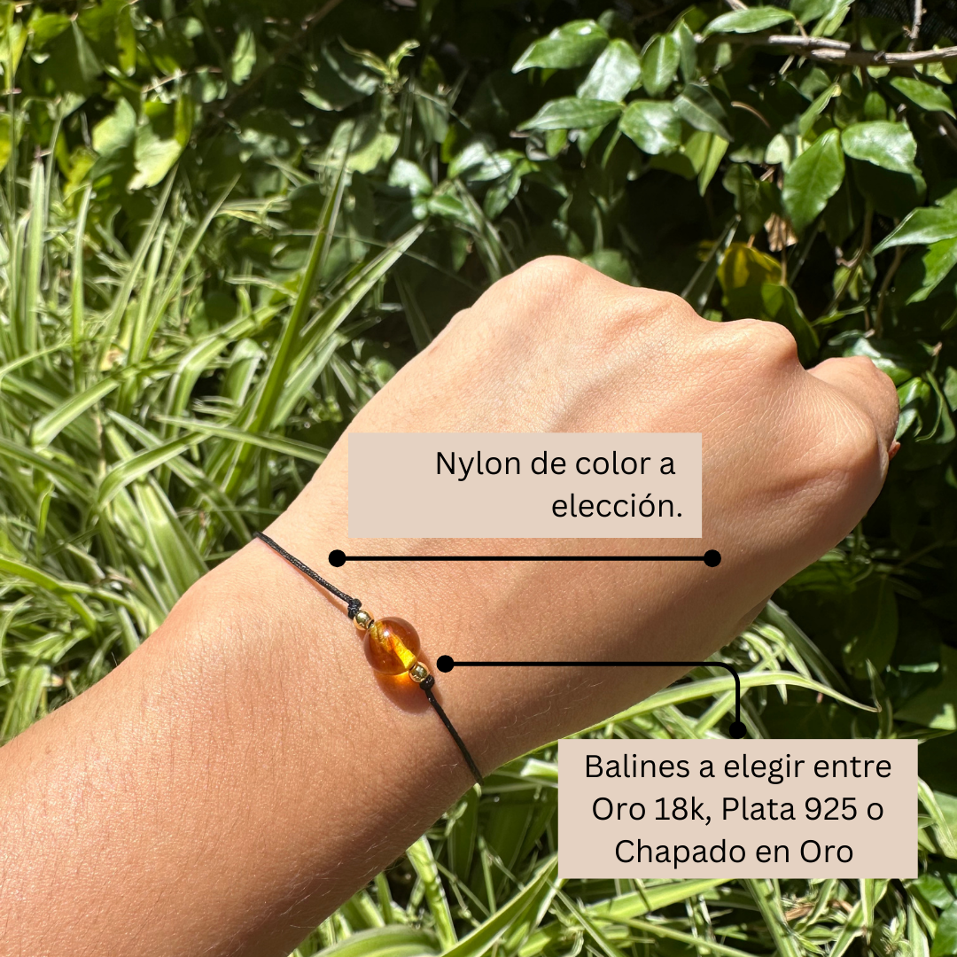 Pulsera de ámbar en la muñeca – calma, vitalidad y bienestar diario