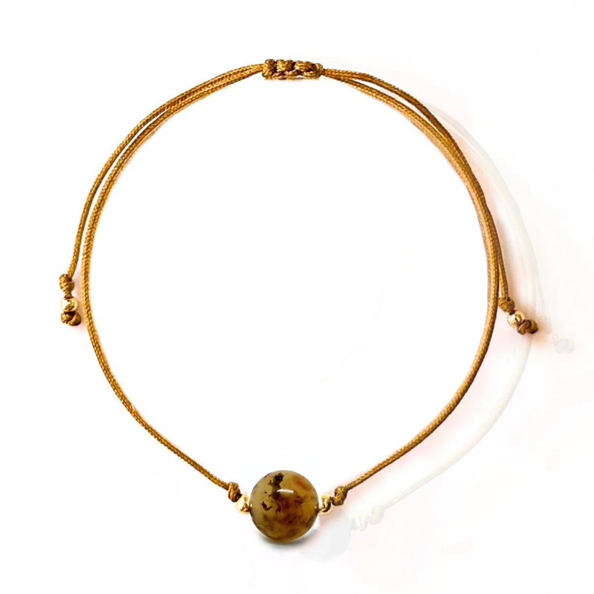 Vista superior de la pulsera de ámbar – diseño artesanal con propiedades energéticas