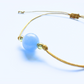 Vista lateral de la pulsera de Angelita Azul – hecha a mano con elegancia