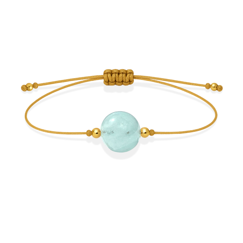 Pulsera de aguamarina natural con hilo dorado y balines en oro de 18 quilates.