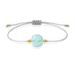 Pulsera de aguamarina natural con hilo plateado y balines en oro de 18 quilates.