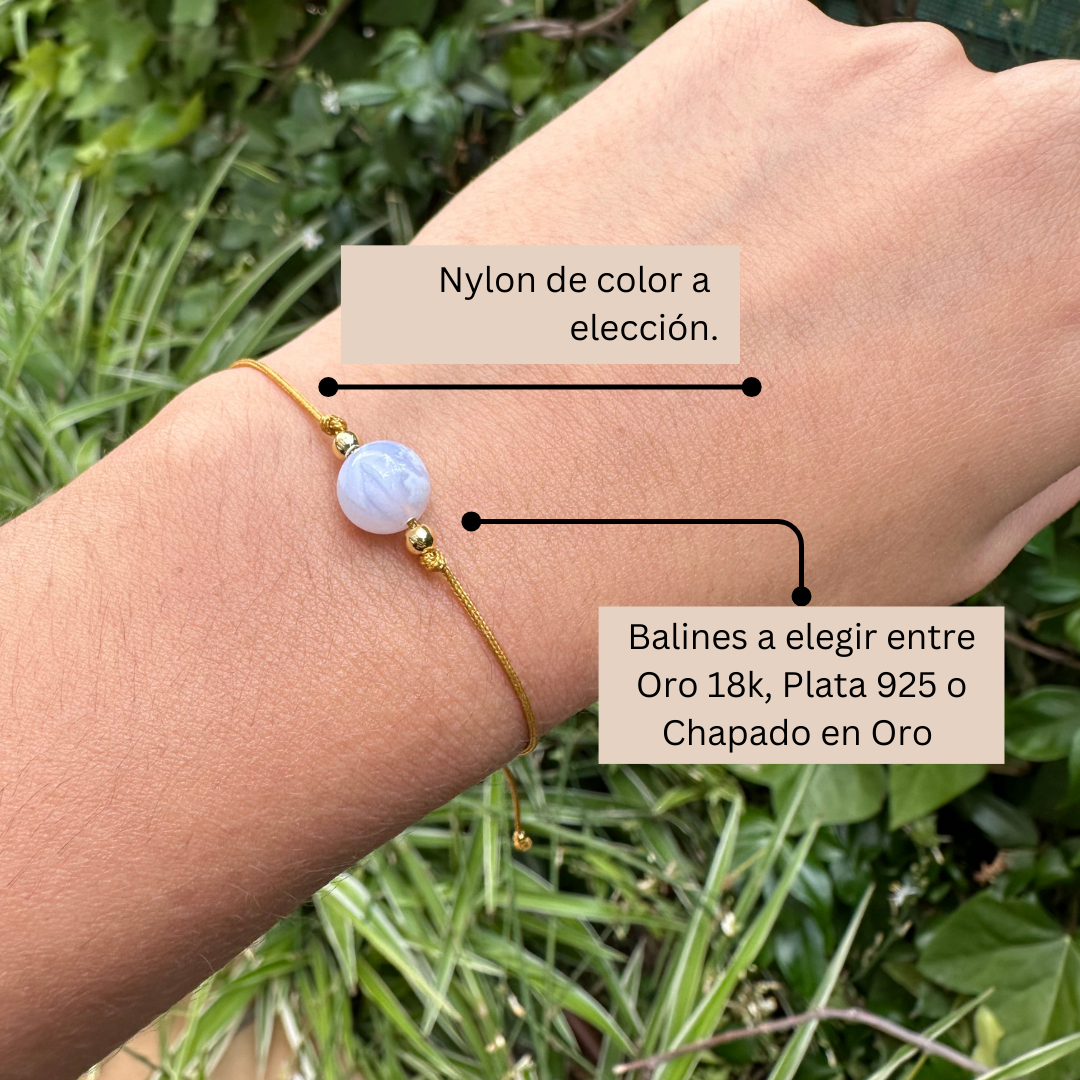 Pulsera de calcedonia en la muñeca – estilo delicado con significado