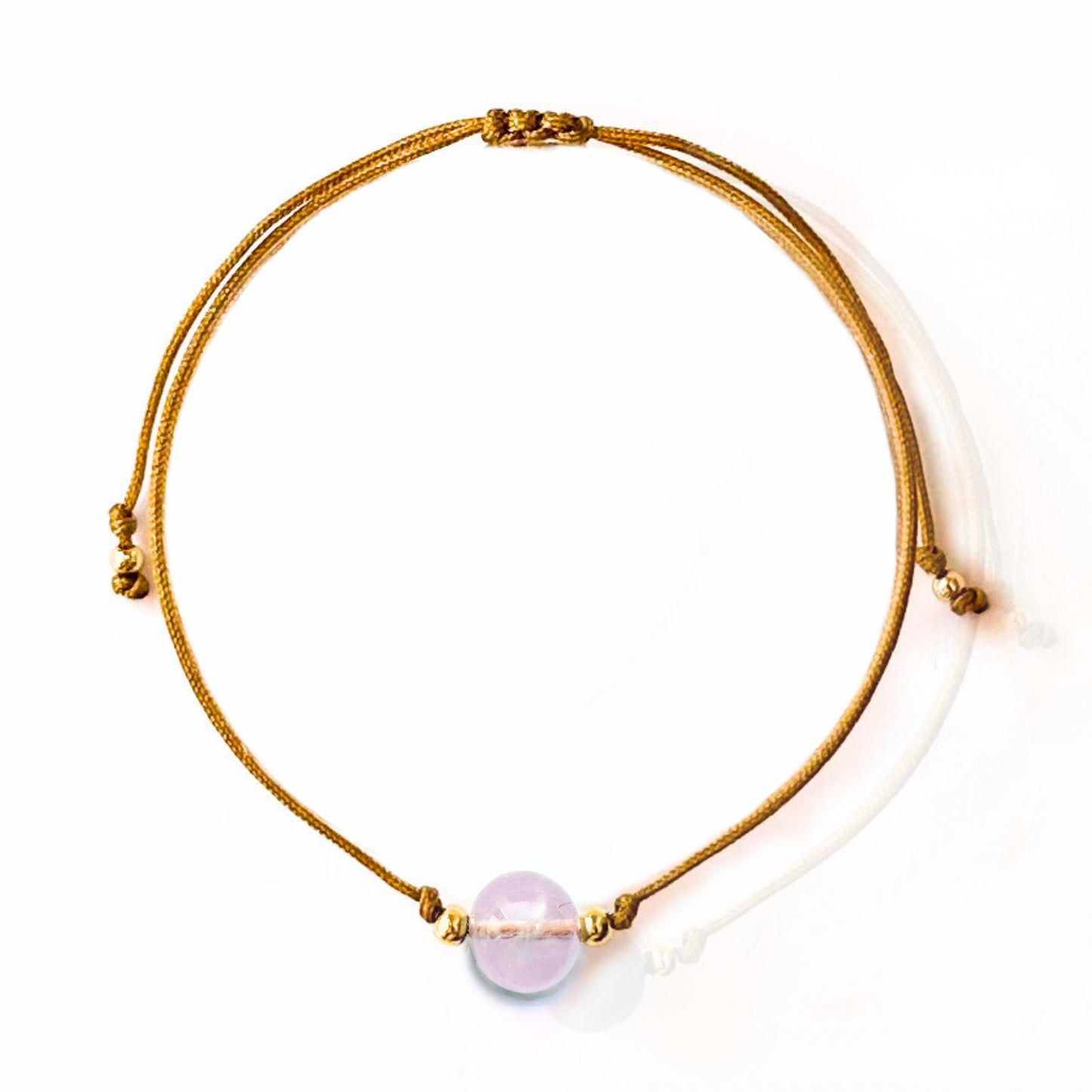 Vista superior de la pulsera de cuarzo rosa – diseño delicado y elegante
