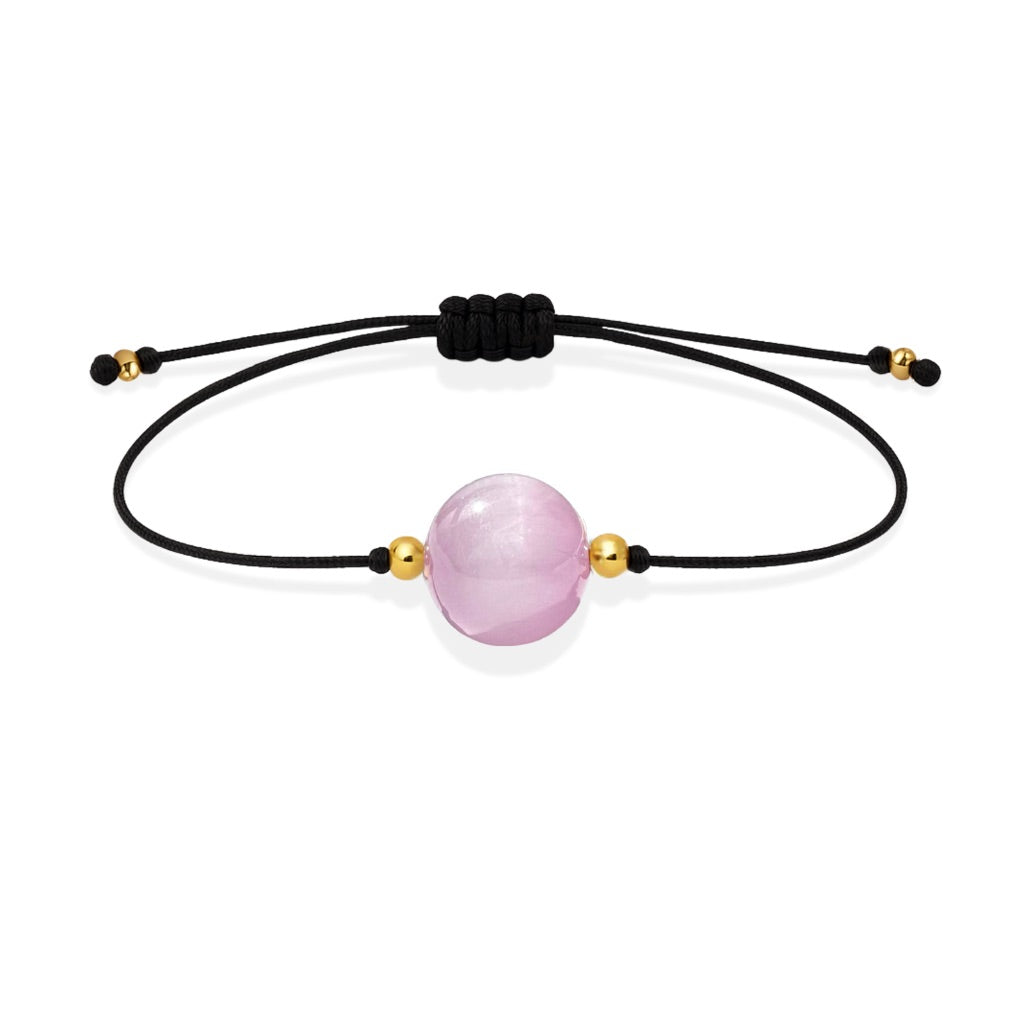 Pulsera de kunzita natural con hilo negro y balines en oro de 18 quilates.