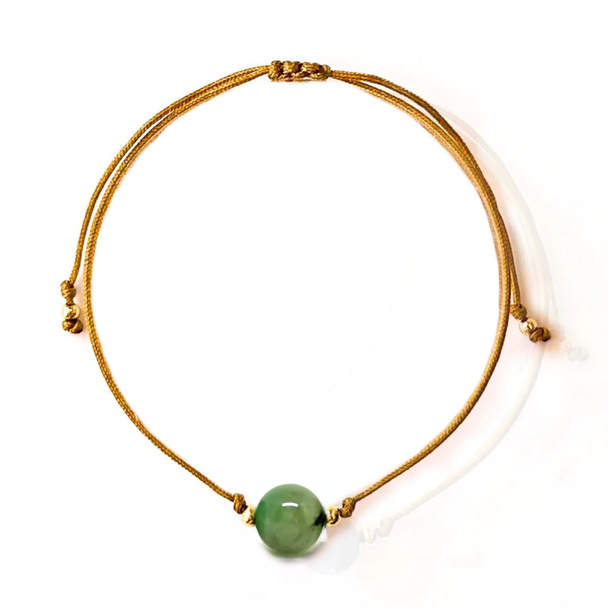 Vista superior de pulsera de esmeralda natural – diseño artesanal ajustable hecho a mano