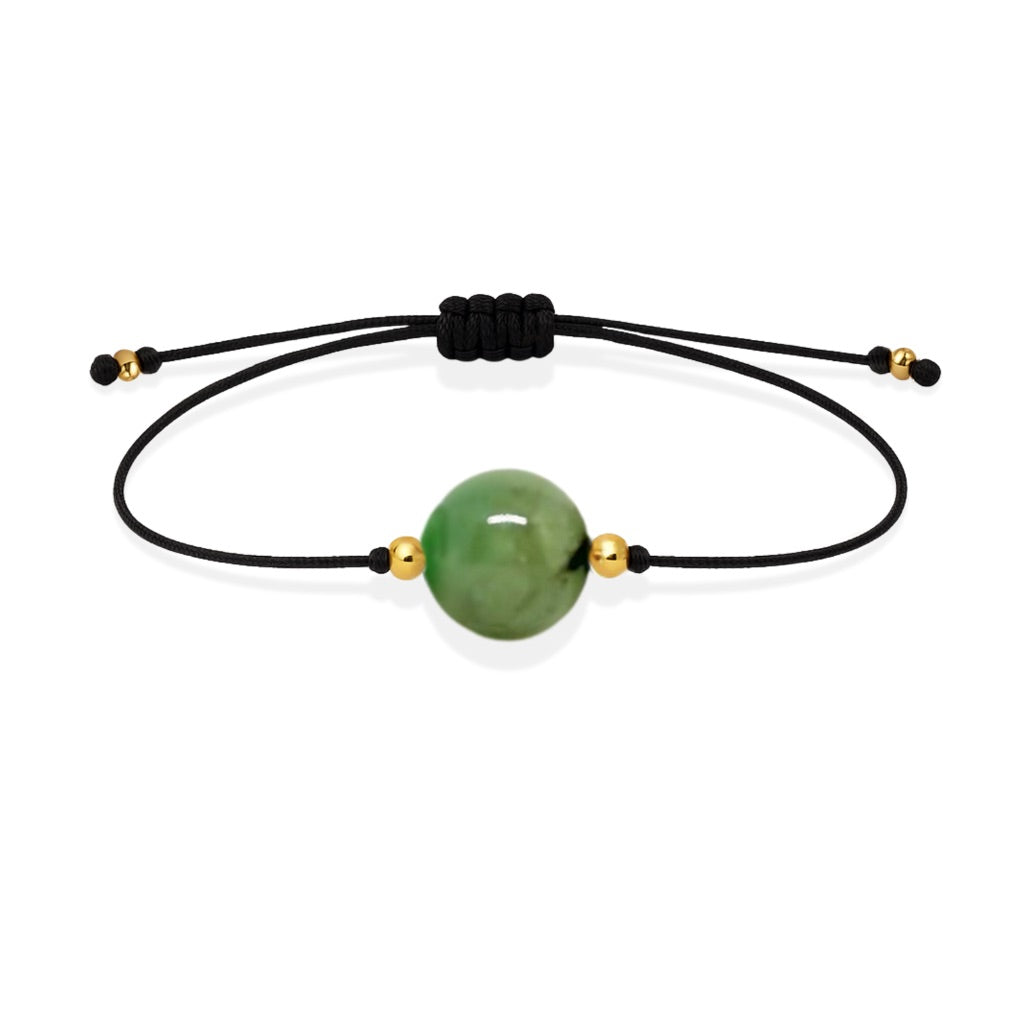 Pulsera de esmeralda natural con hilo negro y balines en oro de 18 quilates.