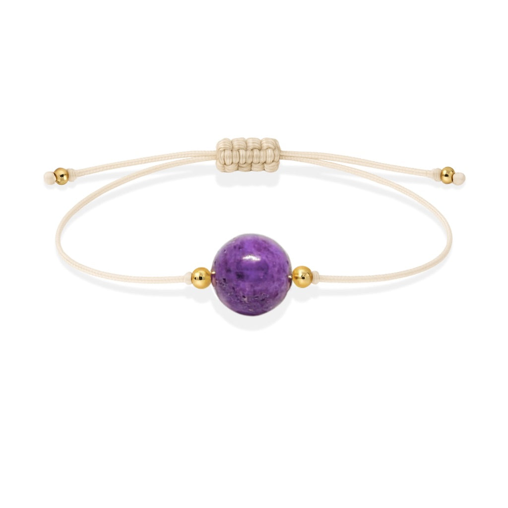 Pulsera de fosfosiderita natural con hilo color hueso y balines en oro de 18 quilates.