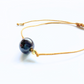 Vista lateral de la pulsera de granate – joya artesanal con fuerza y carácter