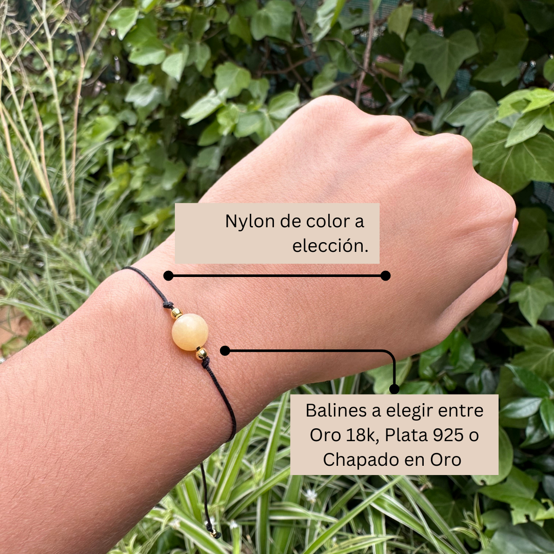 Pulsera de Jade Miel en la muñeca – representa salud, sabiduría y abundancia