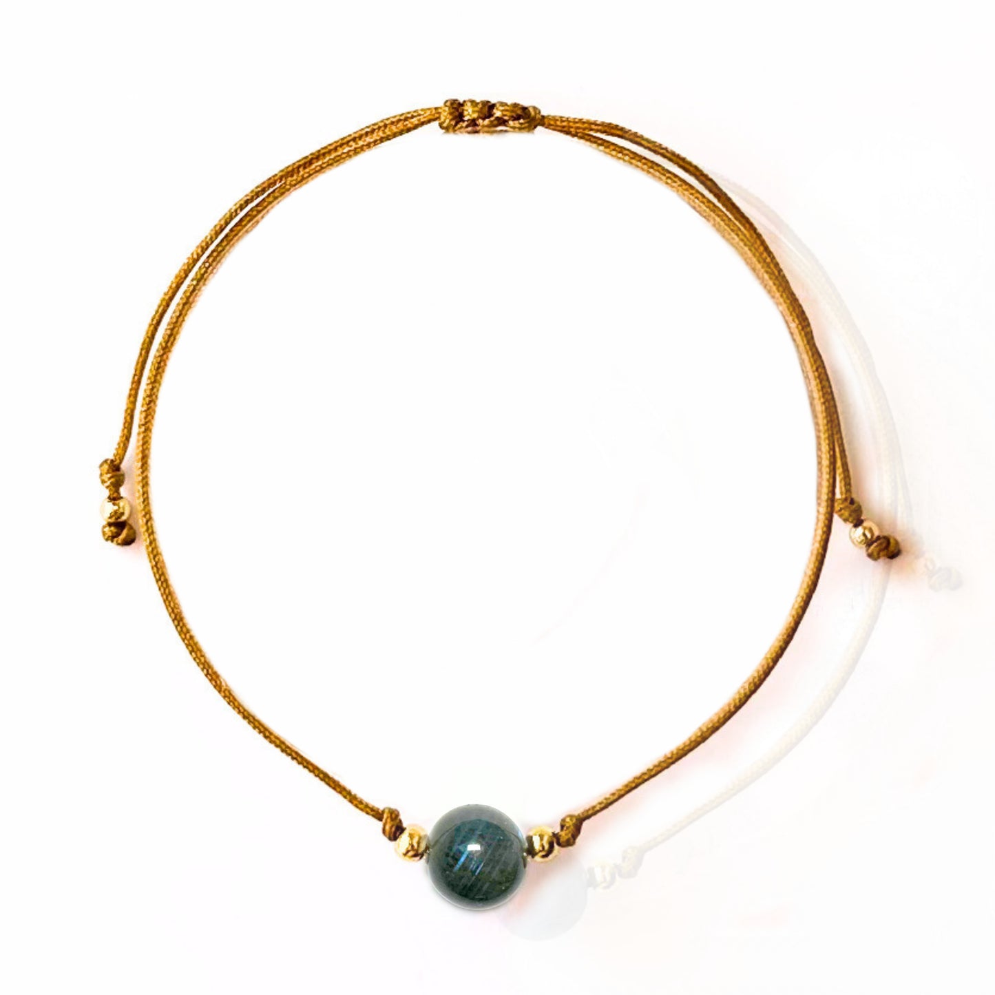 Vista superior de la pulsera de labradorita – estilo artesanal y elegante