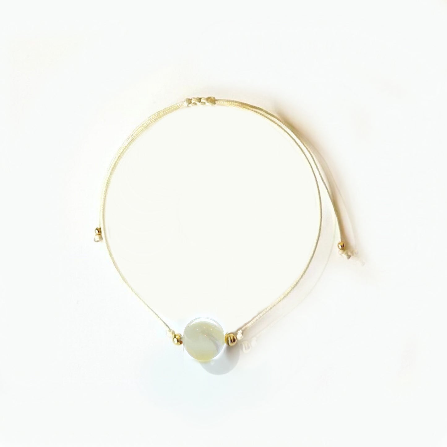 Vista superior de la pulsera de perla – diseño clásico y sofisticado