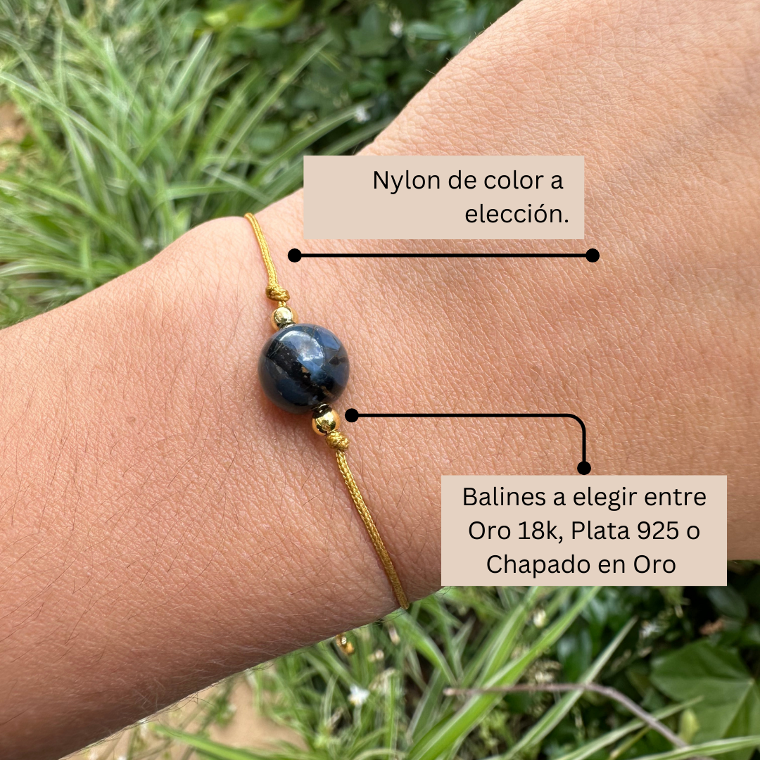 Pulsera de pietersita en la muñeca – energía de empoderamiento y claridad