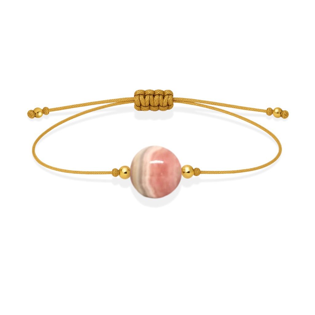 Pulsera de rodocrosita natural con hilo dorado y balines en oro de 18 quilates.