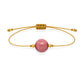 Pulsera de rodonita natural con hilo dorado y balines en oro de 18 quilates.
