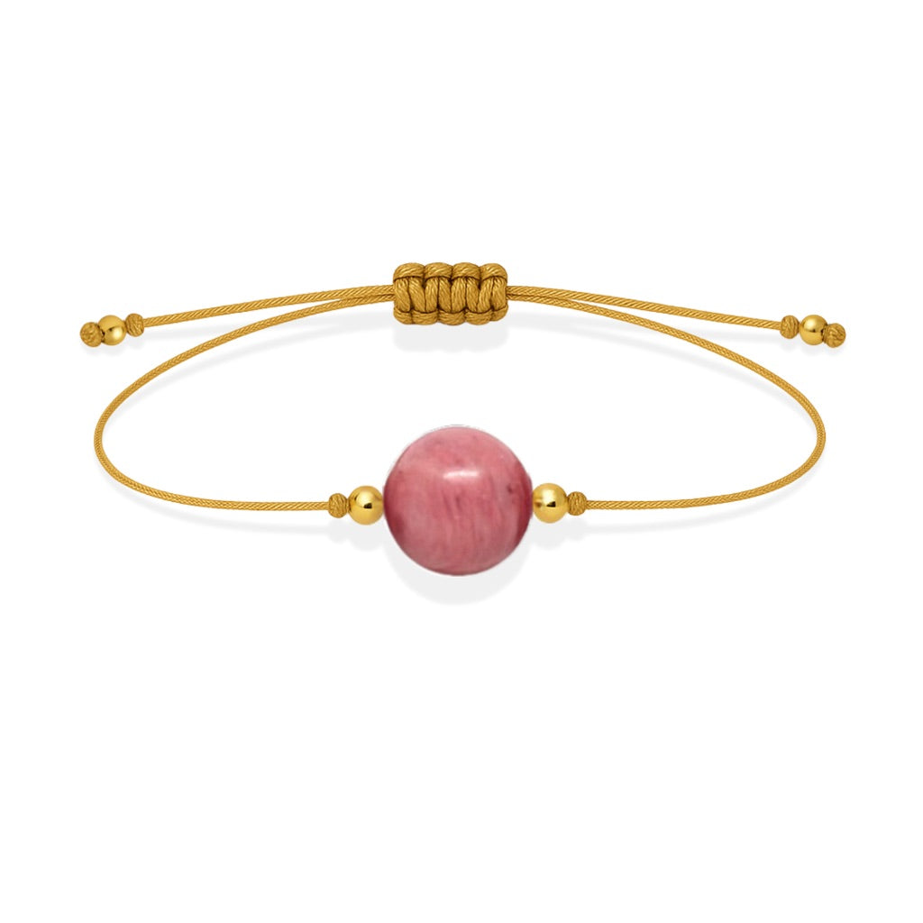 Pulsera de rodonita natural con hilo dorado y balines en oro de 18 quilates.