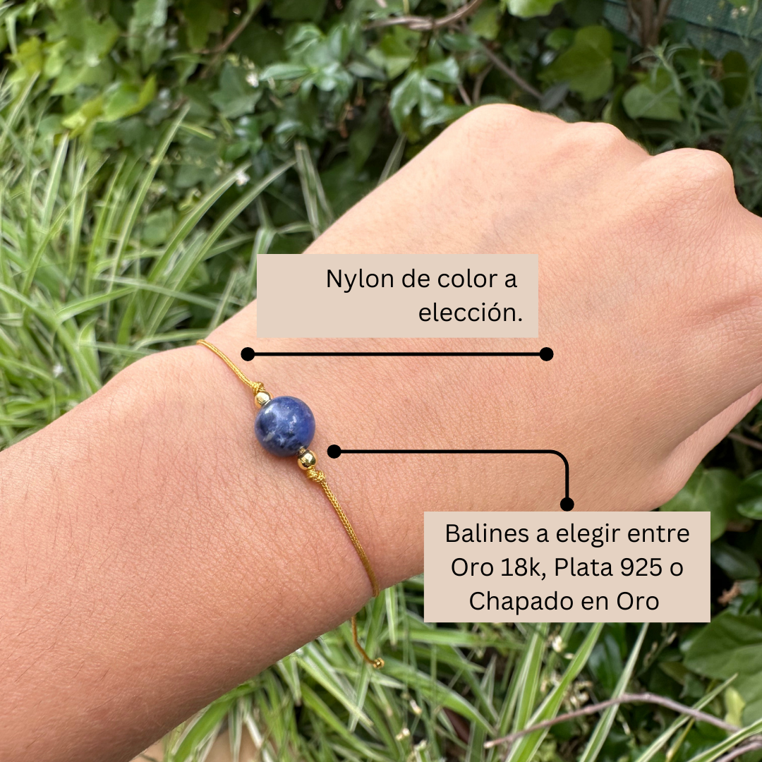 Pulsera de sodalita en la muñeca – estilo moderno y con propósito