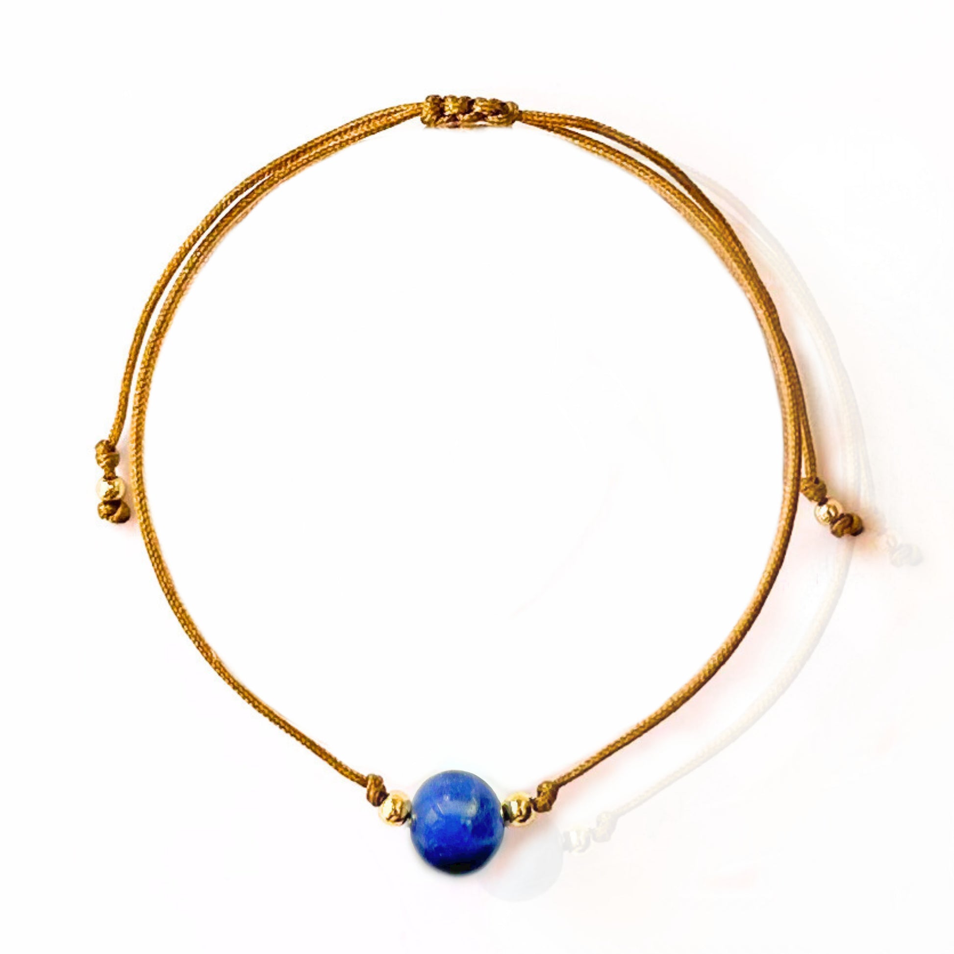 Vista superior de la pulsera de sodalita – diseño creativo y elegante